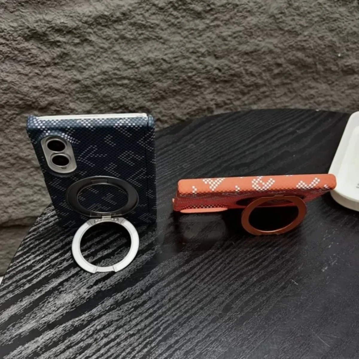 Support 360° en cuir et fibre  - Phone Accessories Holder avis et prix